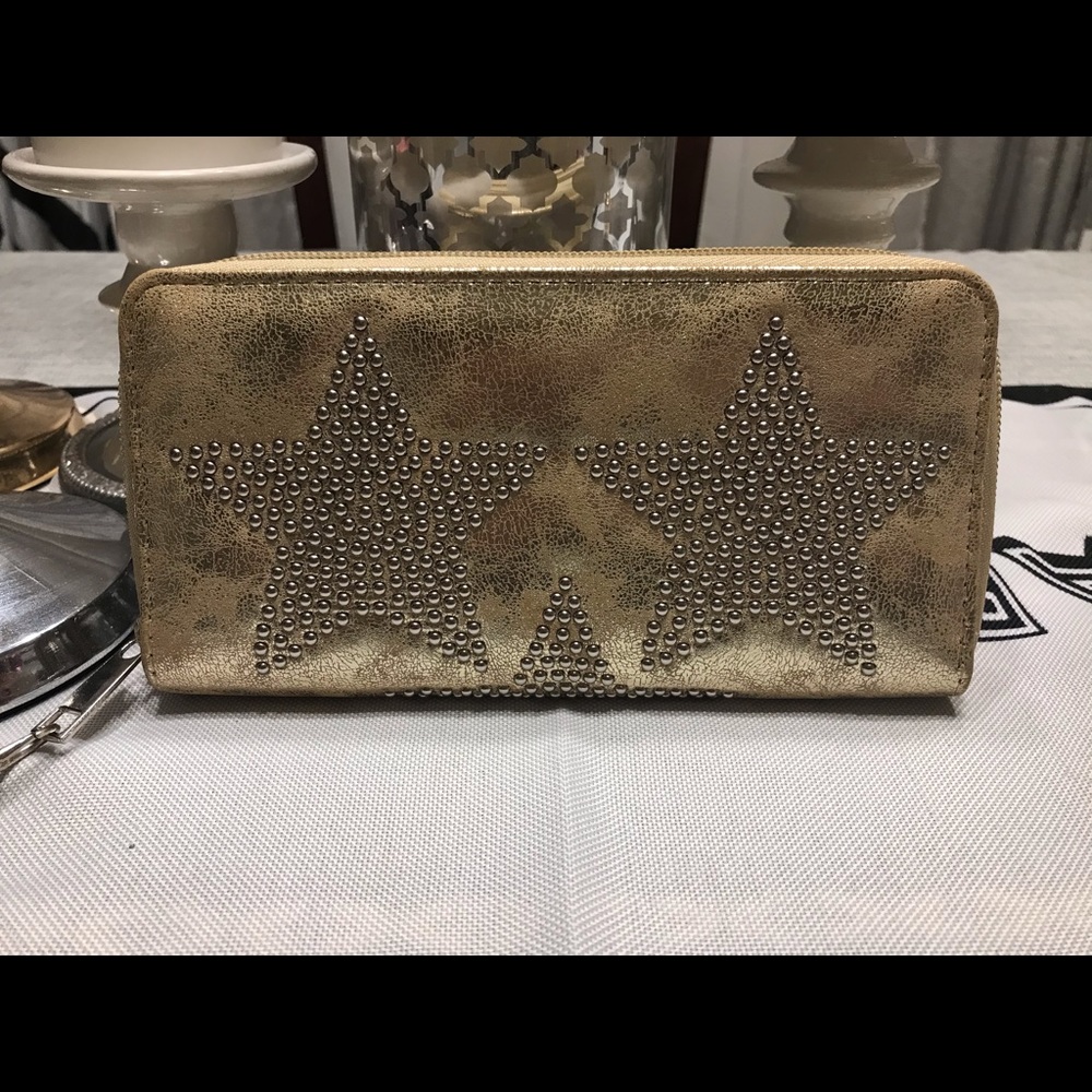 GOLD STAR WRISTLET WALLET